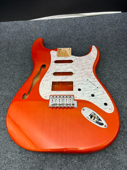 The semi-hollow body of the adapted ST electric guitar is 55.9mm wide and 17mm deep, with standard brass vibrato bridge and customized circuit.