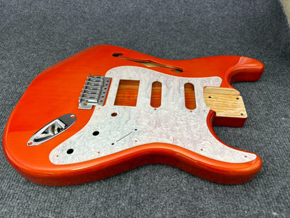 The semi-hollow body of the adapted ST electric guitar is 55.9mm wide and 17mm deep, with standard brass vibrato bridge and customized circuit.