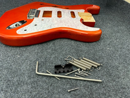 The semi-hollow body of the adapted ST electric guitar is 55.9mm wide and 17mm deep, with standard brass vibrato bridge and customized circuit.
