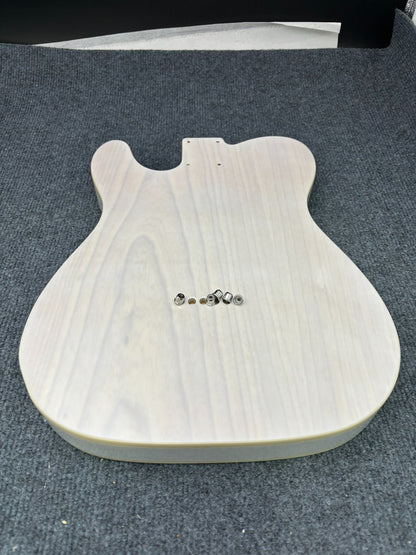 The semi-hollow body of TL electric guitar is 55.9mm wide and 17mm deep, with standard brass bridge and customized circuit.