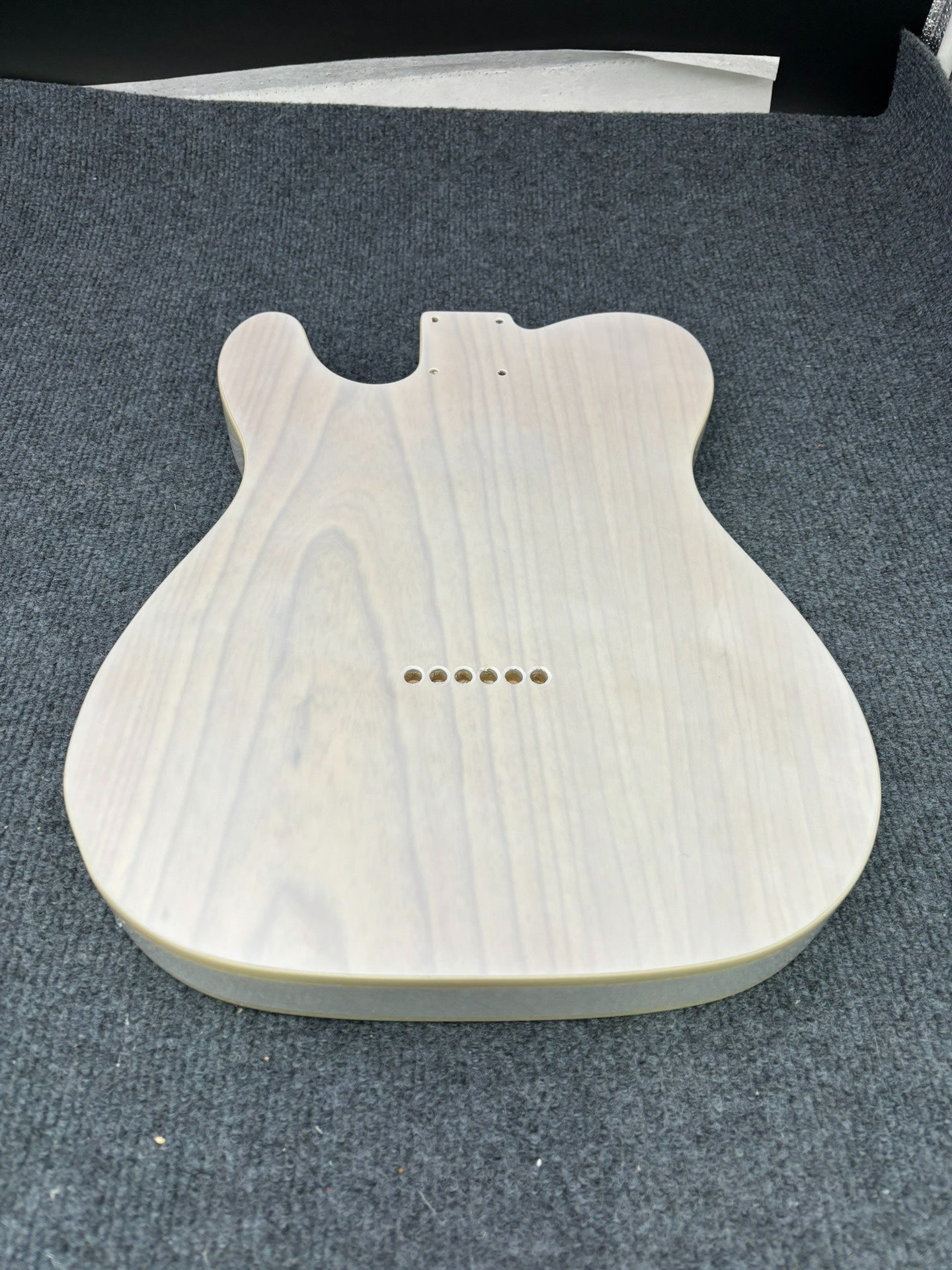 The semi-hollow body of TL electric guitar is 55.9mm wide and 17mm deep, with standard brass bridge and customized circuit.