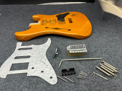 The semi-hollow body of the adapted ST electric guitar is 55.9mm wide and 17mm deep, with standard brass vibrato bridge and customized circuit.
