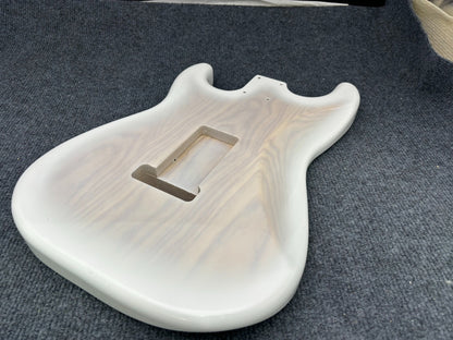 The semi-hollow body of the adapted ST electric guitar is 55.9mm wide and 17mm deep, with standard brass vibrato bridge and customized circuit.