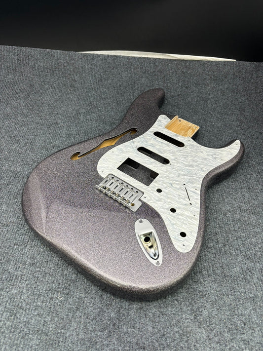 The semi-hollow body of the adapted ST electric guitar is 55.9mm wide and 17mm deep, with standard brass vibrato bridge and customized circuit.