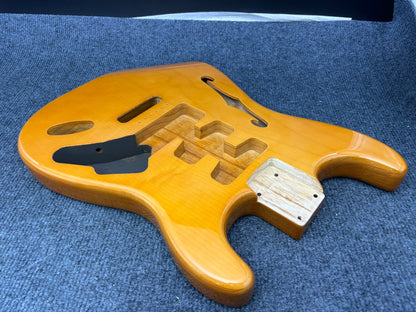 The semi-hollow body of the adapted ST electric guitar is 55.9mm wide and 17mm deep, with standard brass vibrato bridge and customized circuit.