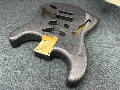 The semi-hollow body of the adapted ST electric guitar is 55.9mm wide and 17mm deep, with standard brass vibrato bridge and customized circuit.
